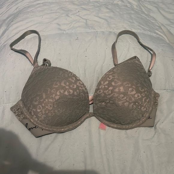 Bra - Picture 1 of 3